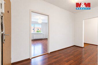 Pronájem světlého bytu 2+1 o ploše 57 m² v 5. patře panelové