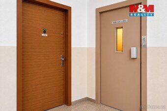 Pronájem světlého bytu 2+1 o ploše 57 m² v 5. patře panelové