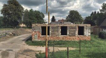 Nabízíme k prodeji prostornou a dobře udržovanou řadovou gar
