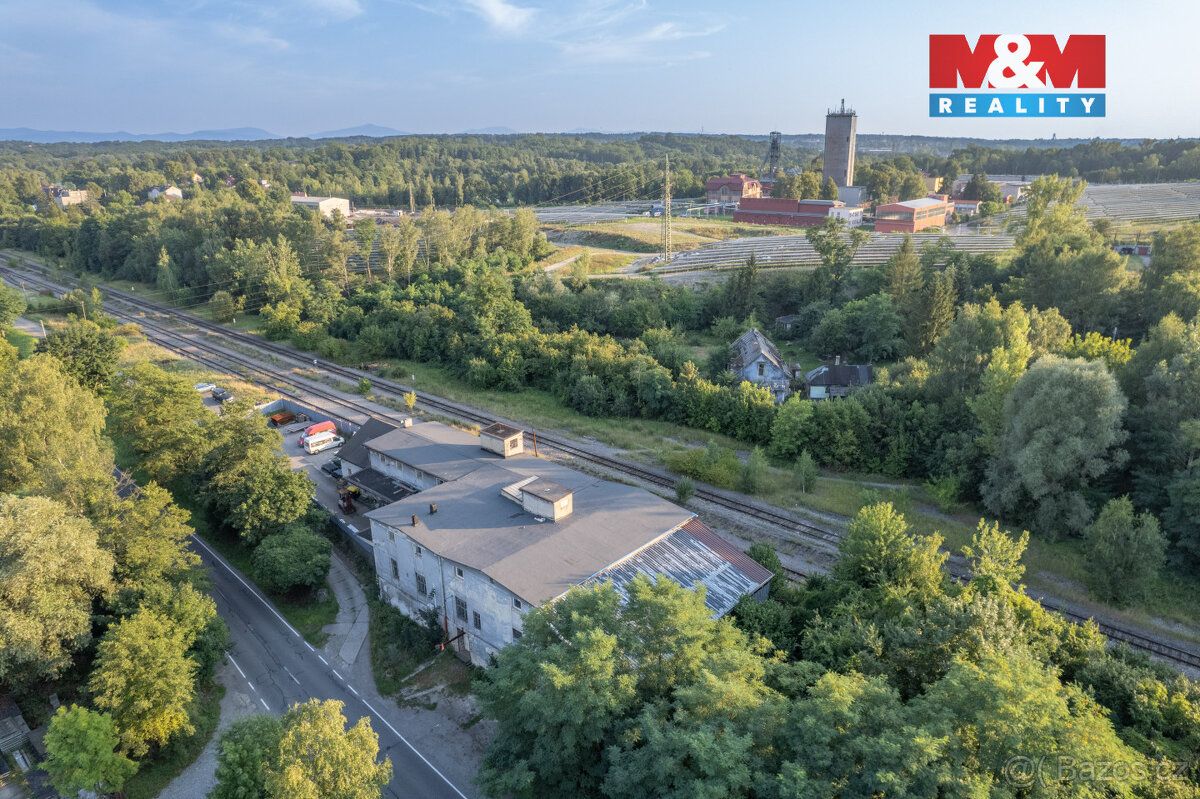 Nabízíme k pronájmu VÝROBNÍ ČI SKLADOVACÍ PROSTORY o užitné 
