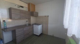 Pronajmu garsonku v centru Chomutova-Dechtochema, 9.patro s 