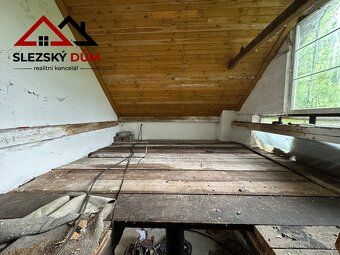 Nabízíme k prodeji starší rodinný dům se zahradou a zahradní