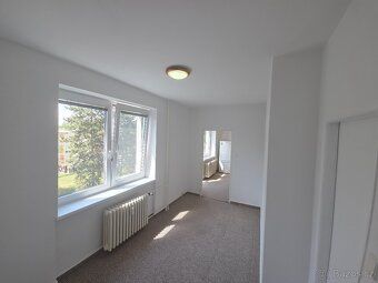 Nabízím k dlouhodobému pronájmu byt 2+kk v 5. patře revitali