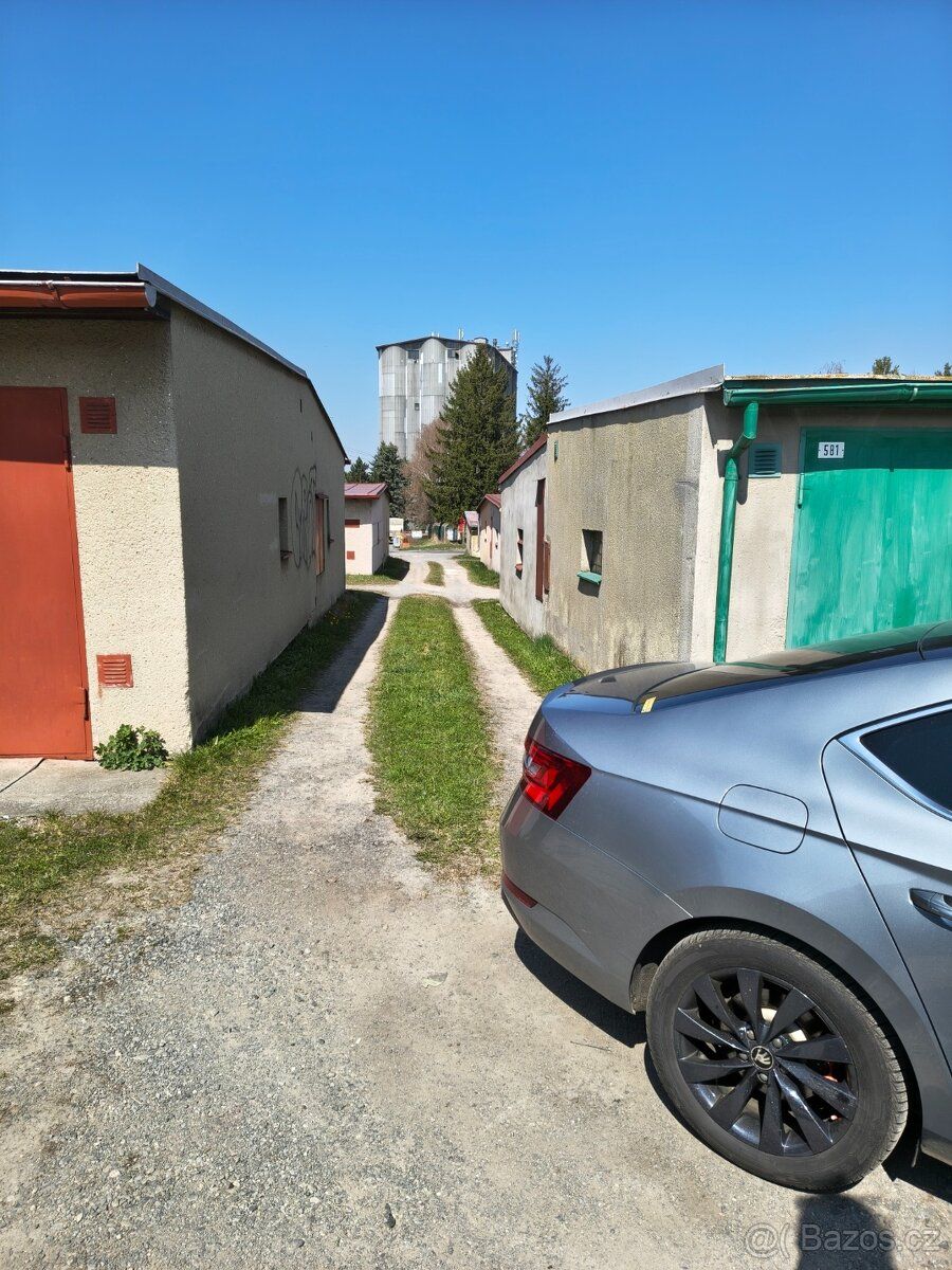 Prodám řadovou garáž v Poličce v oblasti průmyslový areál zá