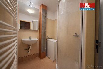 Nabízíme k pronájmu světlý byt 2+1 o výměře 54 m² v cihlovém