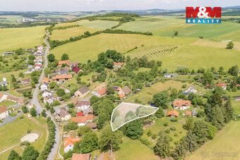 Nabízíme k prodeji pozemek o rozloze 1133 m², určený k bydle