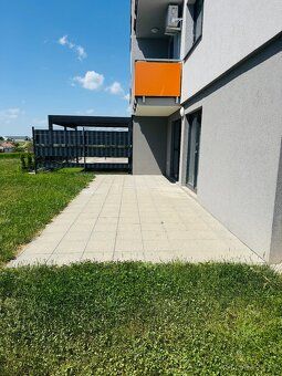 Dobrý den, nabízím k pronájmu byt 2+kk s terasou a sklepní k