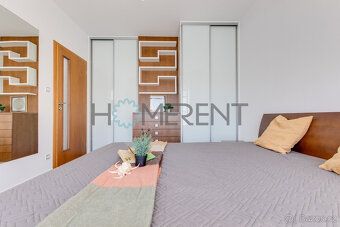 Nabízíme k pronájmu moderně zařízený byt o dispozici 2+kk a 