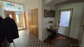 Nabízíme prodej staršího rodinného domu o dispozici 4+1 v Op