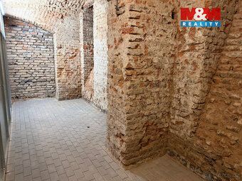 Nabízíme k pronájmu skladovací prostory v žádané lokalitě Ho