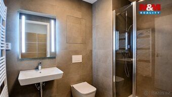 Nabízíme k pronájmu světlý byt 2+kk o užitné ploše 39 m² v p
