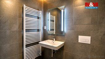 Nabízíme k pronájmu světlý byt 2+kk o užitné ploše 39 m² v p