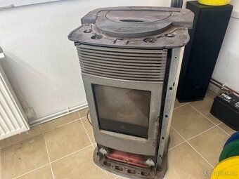 ZA SNÍŽENOU CENU Vám nabízíme ke koupi prostornou dvojgaráž 