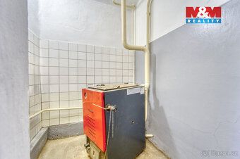 K dlouhodobému pronájmu nabízíme prostorný dvoupodlažní rodi