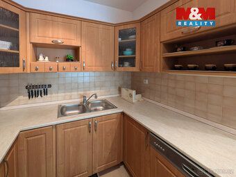 Nabízíme k pronájmu světlý byt 2+kk o užitné ploše 65 m² v k