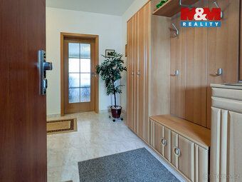 Nabízíme k pronájmu světlý byt 2+kk o užitné ploše 65 m² v k