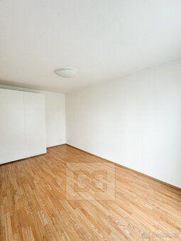 Ev.č. N09306 K pronájmu byt 2+kk se zahradou 80 m², nadstand