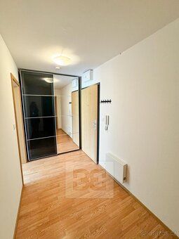 Ev.č. N09306 K pronájmu byt 2+kk se zahradou 80 m², nadstand