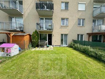 Ev.č. N09306 K pronájmu byt 2+kk se zahradou 80 m², nadstand