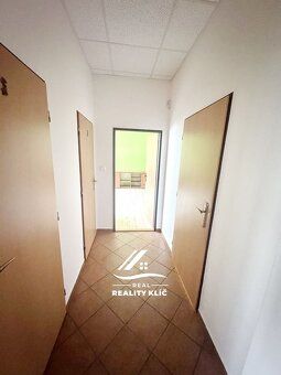 Ev.č. 00428 Nabízíme k pronájmu světlý a prostorný komerční 