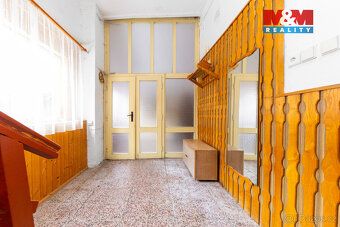 Nabízíme k prodeji starší rodinný dům v klidné obci Velké Tr