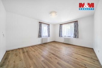 K prodeji třípodlažní rodinný dům s garáží, na pozemku o vel