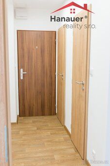 Nabízíme k dlouhodobému pronájmu kompletně zrekonstruovaný b