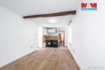 Nabízíme k prodeji rodinný dům o dispozici 3+1 a užitné ploš