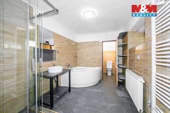 Nabízíme k prodeji rodinný dům o dispozici 3+1 a užitné ploš