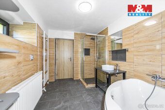 Nabízíme k prodeji rodinný dům o dispozici 3+1 a užitné ploš