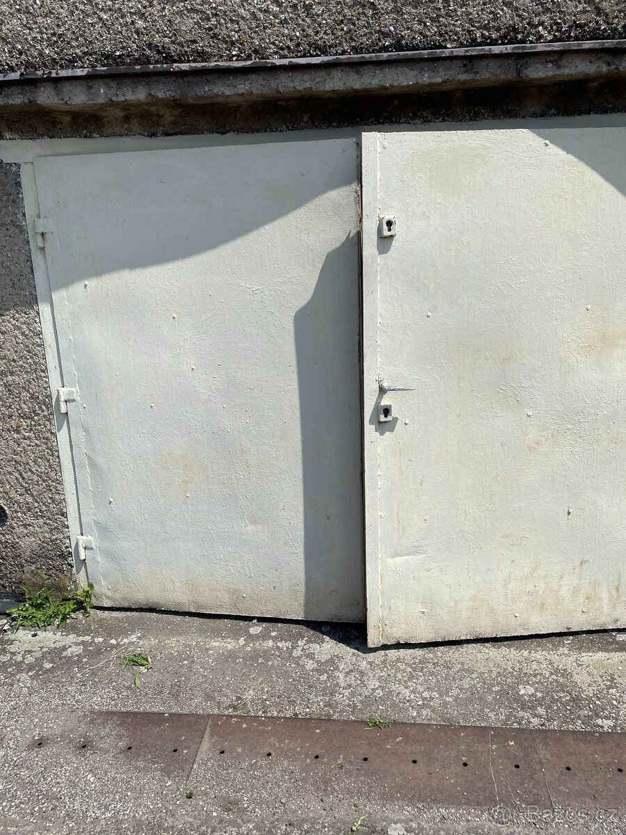 Nabízím k pronájmu garáž na ul. Lísková. Garáž je v udržovan