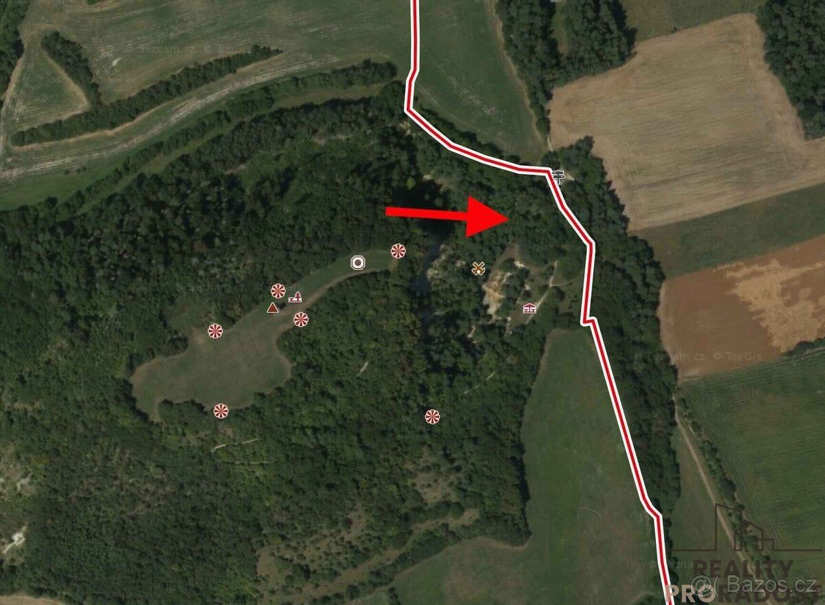 Pozemek 2 547 m² pod Malým Chlumem – jedinečné místo pro odp