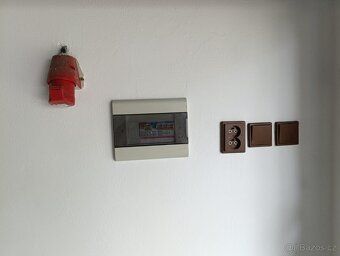 Prodám garáž v Nádražní ulici v Nové Bystřici. Vnitřní rozmě