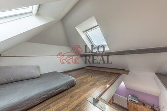 Nabízíme k prodeji prostorný rodinný dům o dispozici 5+1 v a