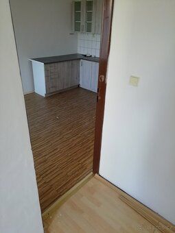 Byt ve zděném domě poblíž zastávky MHD. Pronájem bytu v prvn