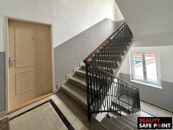 Ev.č. 00667 Nabízíme k pronájmu částečně vybavený byt o disp