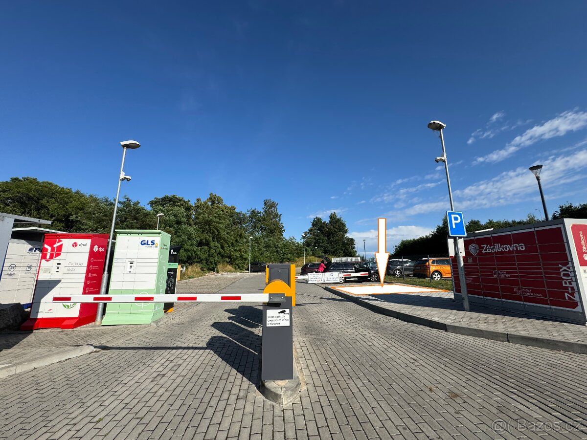 Nabízíme k pronájmu plochu o rozměrech cca 3,5 × 5,5 m určen