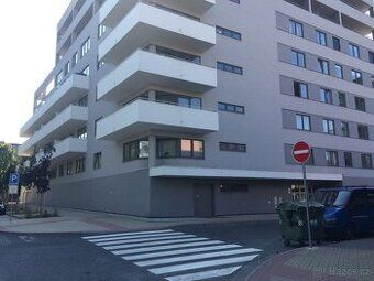 Prodám garáž o celkové ploše 12 m². Tato prostorná garáž se 