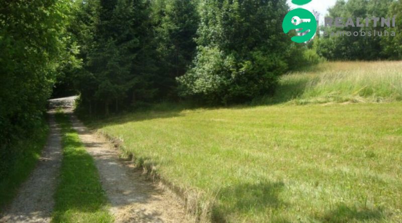 100m2 pozemek v Mostech u Jablunkova. Přístupová cesta úřadu