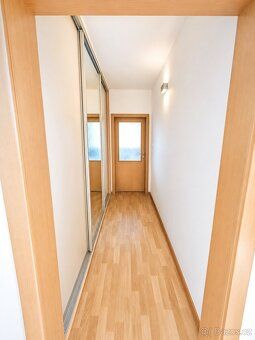 Nabízím k prodeji světlý byt 3+1 o celkové výměře 74 m² v kl