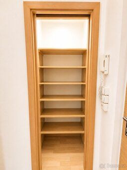 Nabízím k prodeji světlý byt 3+1 o celkové výměře 74 m² v kl