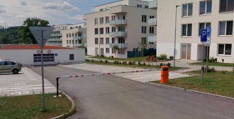 Dobrý den,
nabízím k dlouhodobému pronájmu parkovací stání n