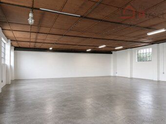 Nabízíme k pronájmu prostornou halu o výměře cca 360 m², kte