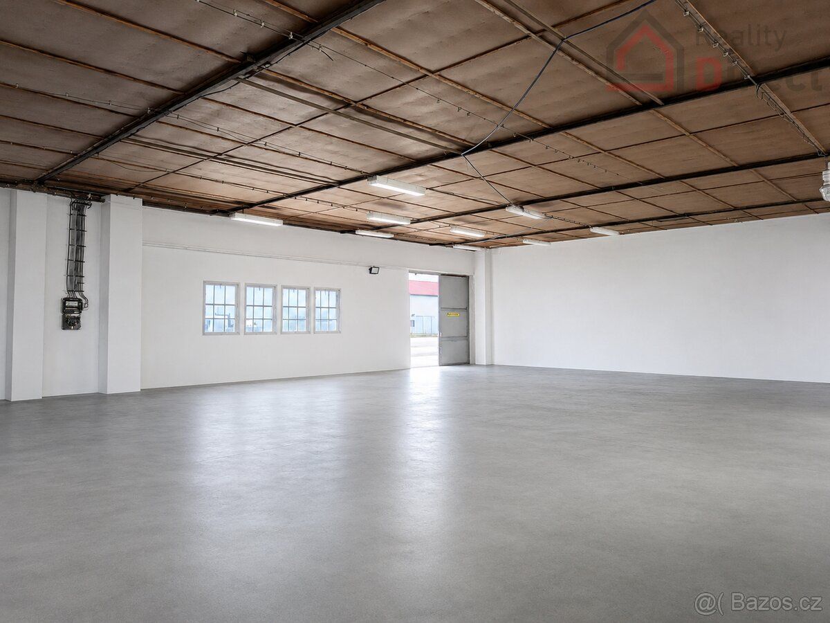 Nabízíme k pronájmu prostornou halu o výměře cca 360 m², kte