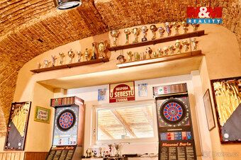 Nabízíme ke koupi zavedenou restauraci s dlouholetou tradicí