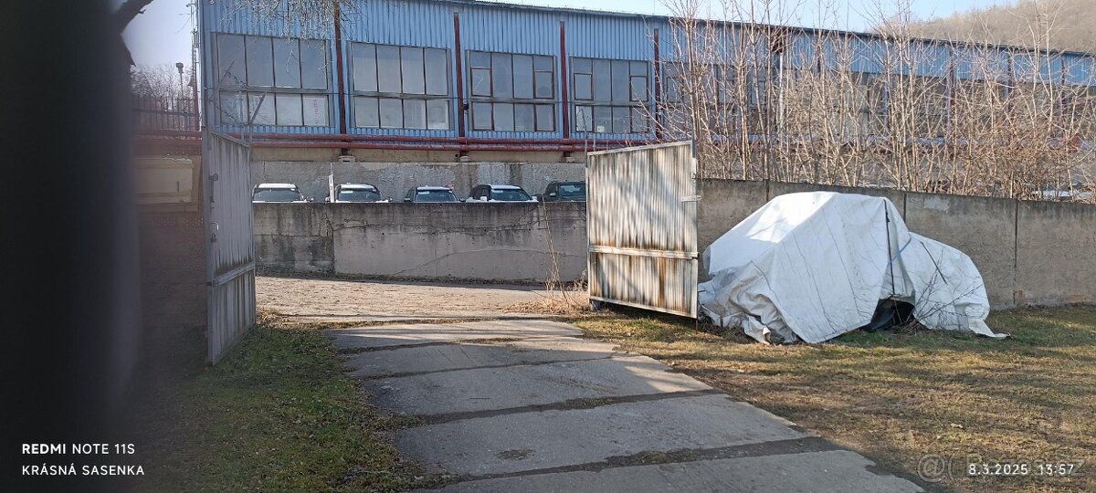 PRONAJMU HLÍDADANOU GARÁŽ NA PRAZE 5 MOTOL PRO STANÍ MOTORKY