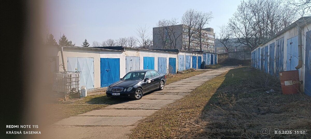 PRONAJMU HLÍDADANOU GARÁŽ NA PRAZE 5 MOTOL PRO STANÍ MOTORKY
