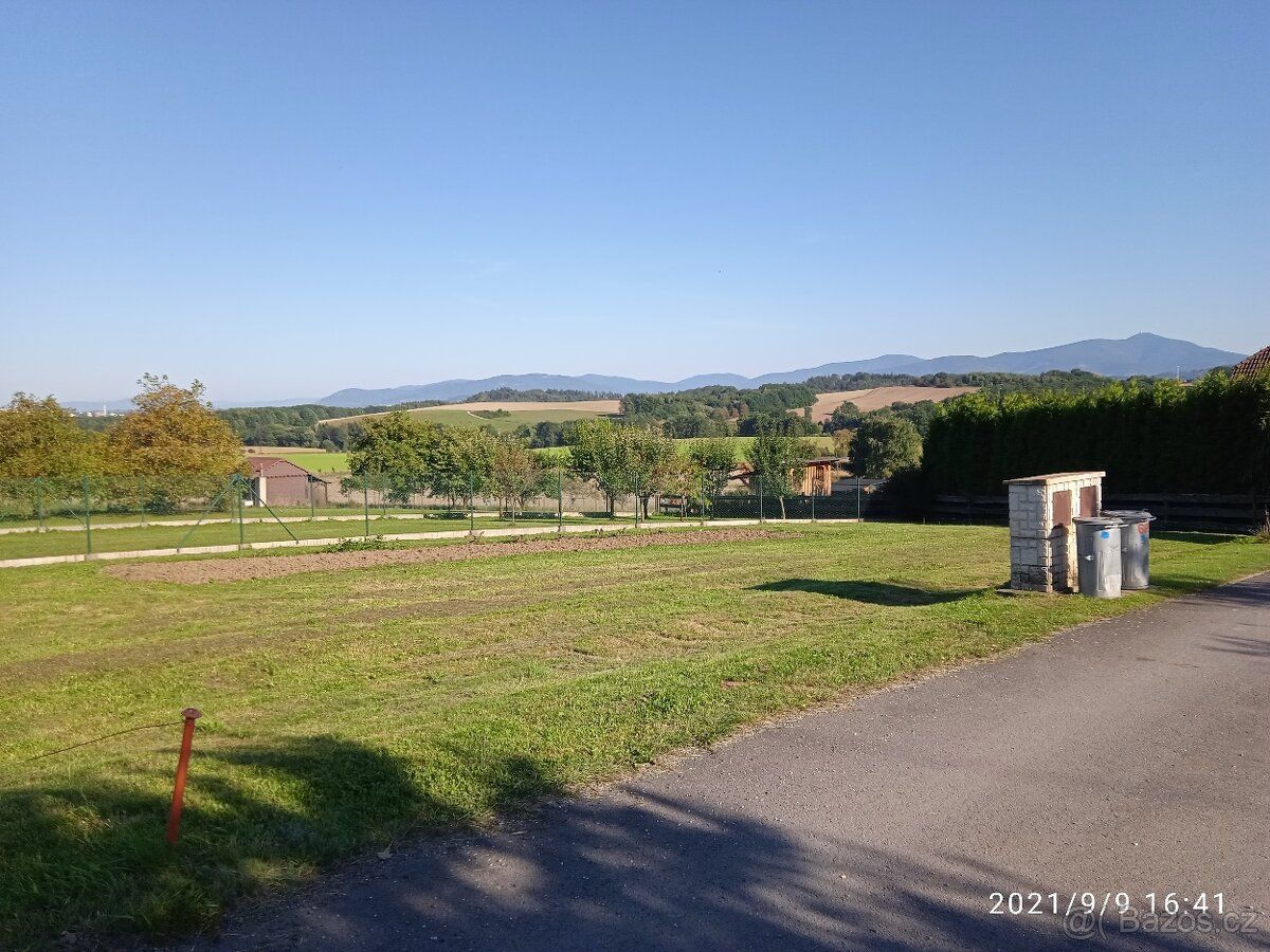 K dlouhodobému pronájmu nabízím pozemek (parc. č. 1582/12 a 