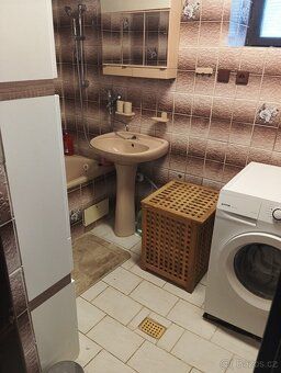 Nabízím ke koupi cihlový dům v dobrém stavu, který disponuje