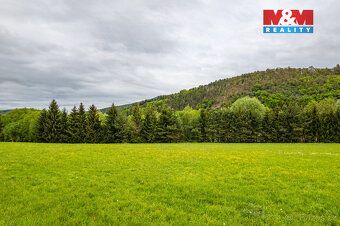 Exkluzivně Vám nabízíme k prodeji velkorysý pozemek k bydlen